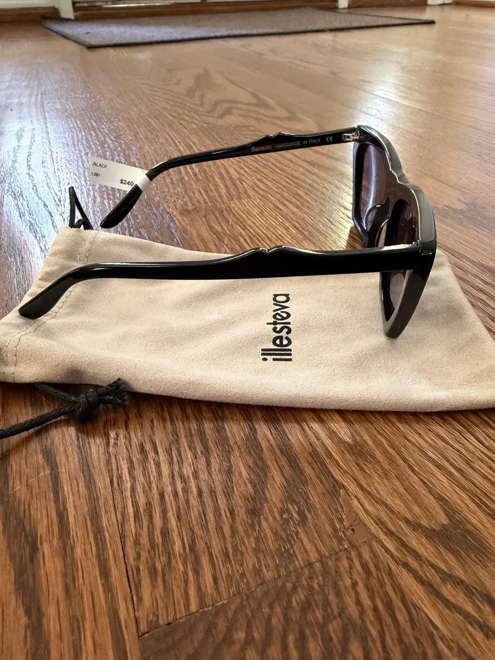 illesteva Black Lisbon sunglasses, NWT